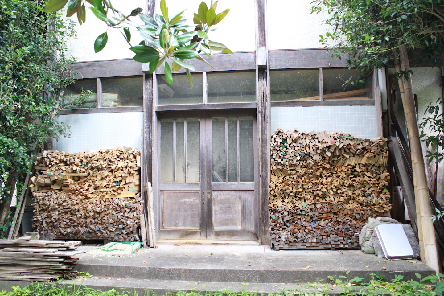 旧体育館を利用しています。
広い空間なので、本格的な木工作品を作ることが可能です。