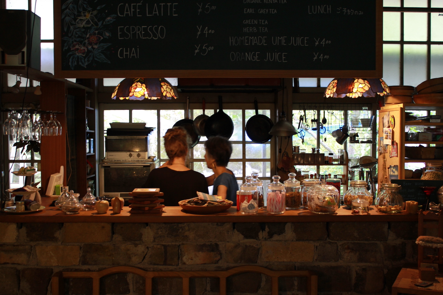 広いキッチンはとても使いやすく作られています。
これまで、世界中から訪れた旅行者やアーティストが自慢の料理を作ってくれました。